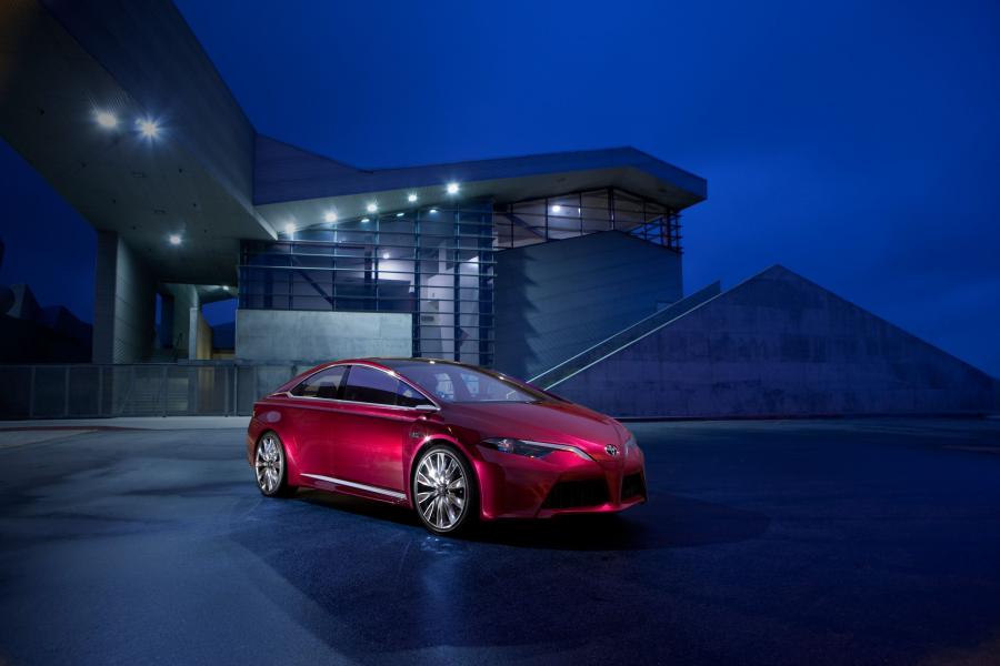  Toyota NS4 Advanced Plug-In Hybrid Concept 2012 года  (фото 11 из 29)